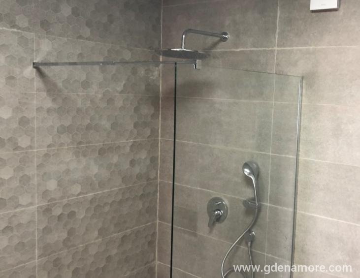 A B - Bathroom 4